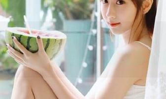 Xiuren秀人网 - 最新写真曝光：戴允祺与白丝的完美结合，展现多样魅力