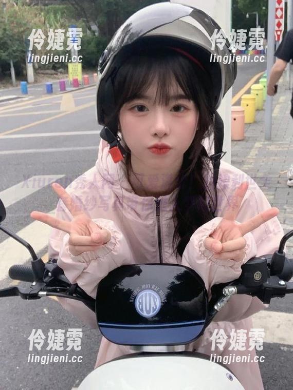 Xiuren秀人网 - 可爱满分！抖娘利世全套婚纱写真带你进入梦幻世界-伶婕霓