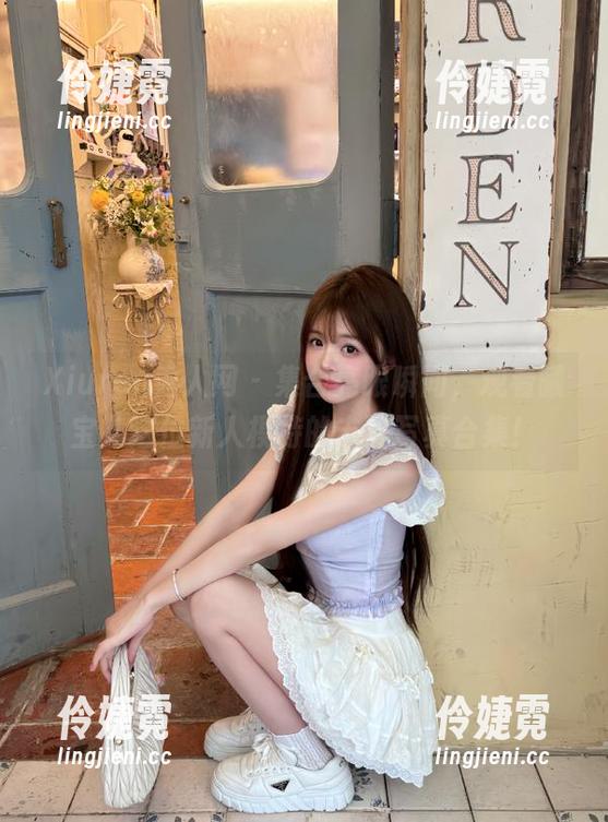 Xiuren秀人网 - 集合亮眼瞬间，观看曦宝儿这位新人模特的丰满写真合集！-伶婕霓