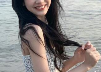 Xiuren秀人网 - 时尚新宠，李可儿短裙写真集最新作品，展现不一样的我！