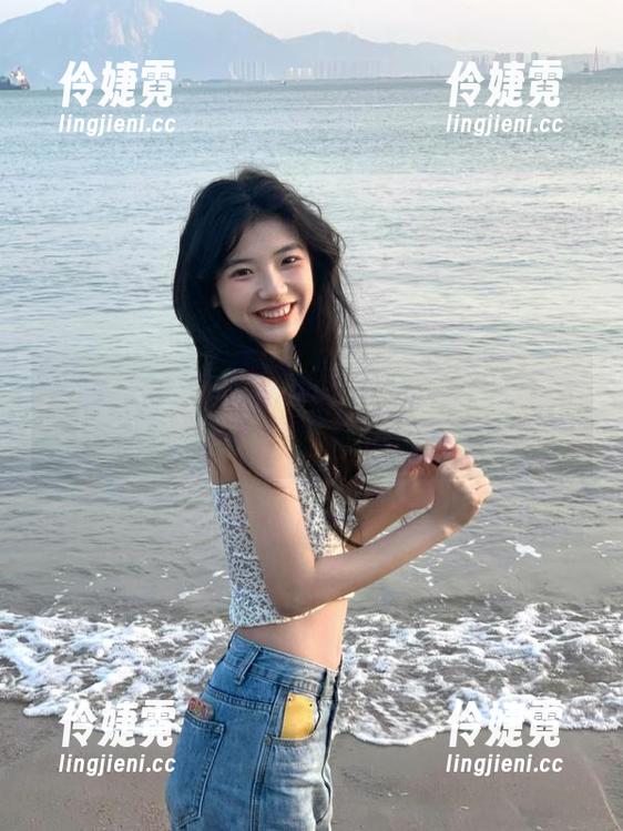 Xiuren秀人网 - 时尚新宠，李可儿短裙写真集最新作品，展现不一样的我！-伶婕霓