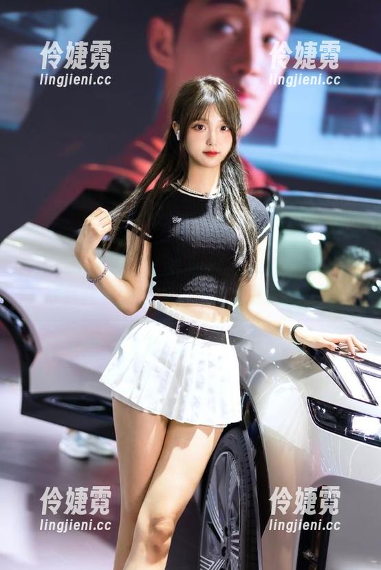 Xiuren秀人网 - 李雅柔182CM修女最新写真合集，展现灵魂深处的艺术之美-伶婕霓