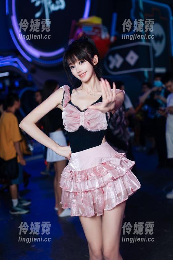 Xiuren秀人网 - 杨可可coco清纯写真资源免费奉送，记录青春梦幻的美好时刻-伶婕霓