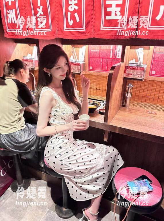 Xiuren秀人网 - 探索林悠悠的圣诞梦境：高清写真合集完美呈现-伶婕霓