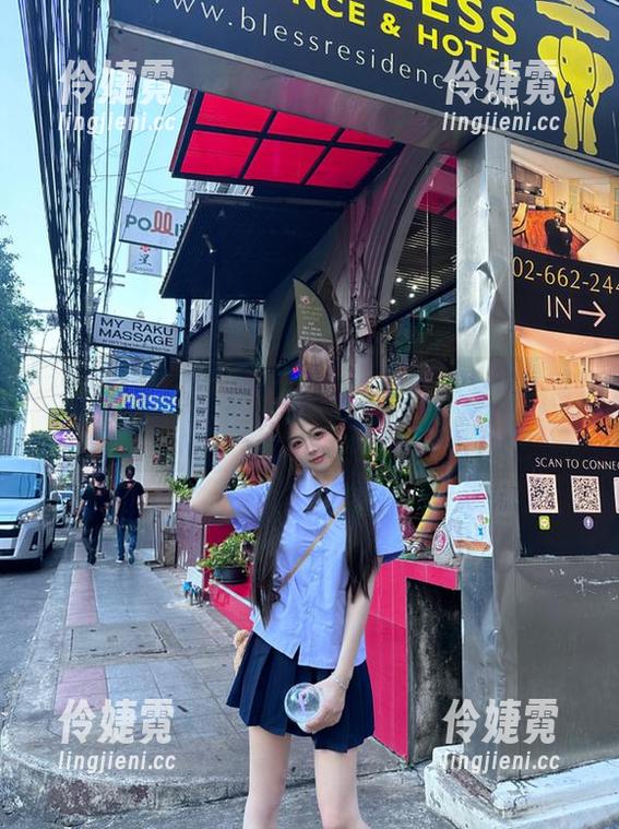 Xiuren秀人网 - 欧阳若依全套作品：透过镜头看护士生活中的点点滴滴与无私奉献-伶婕霓