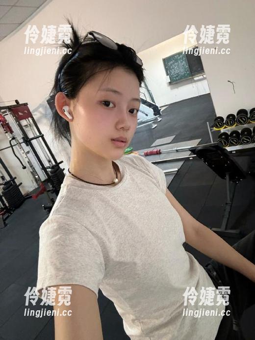 Xiuren秀人网 - 沈佳熹清纯写真作品全解析：网盘中不可错过的绝美照片！-伶婕霓