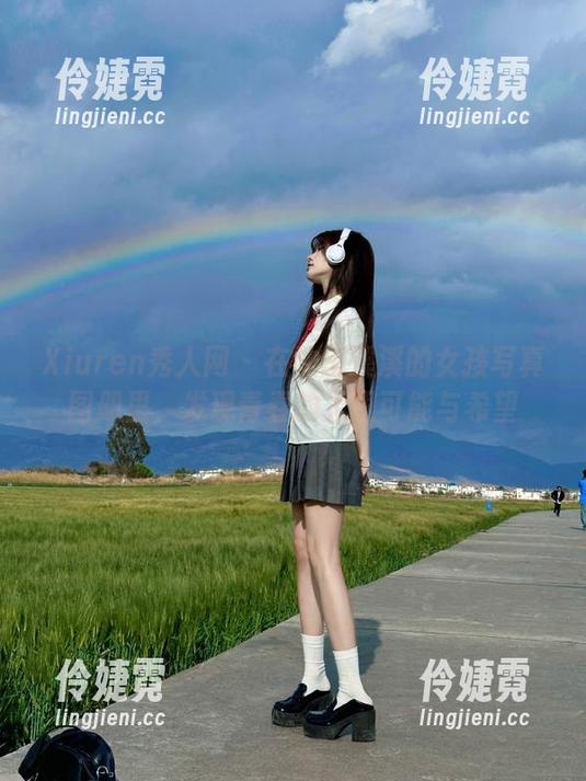 Xiuren秀人网 - 在油田溪溪的女孩写真图册里，发现青春的无限可能与希望-伶婕霓