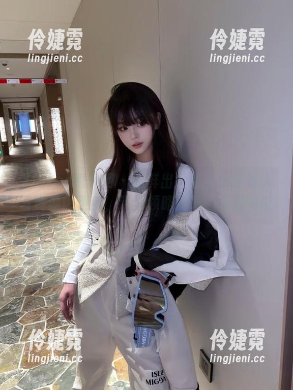 Xiuren秀人网 - 新鲜出炉的王伊纯双人写真原图更新，带你领略摄影的无限可能-伶婕霓