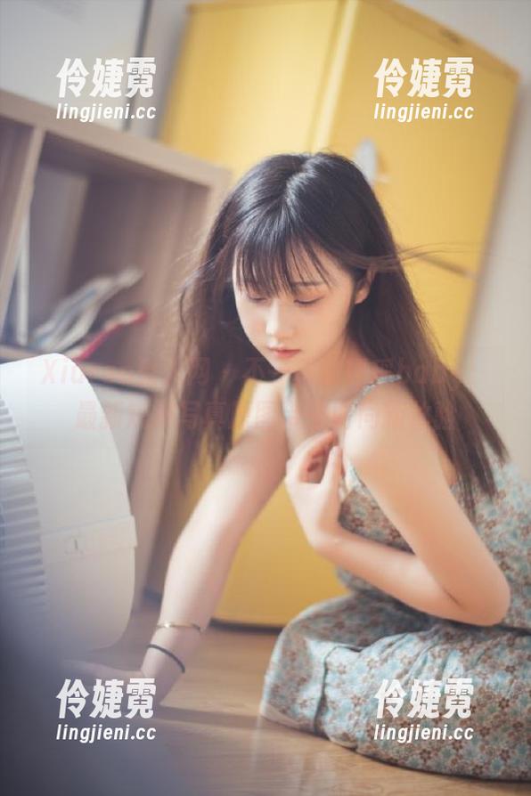 Xiuren秀人网 - 不一样的瑶瑶baby：最新短裤写真原图带来时尚新体验-伶婕霓