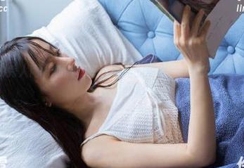 Xiuren秀人网 - 跟随草莓zz黑丝的脚步，一起欣赏最新写真作品分享的美丽