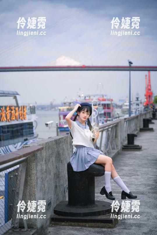 Xiuren秀人网 - 豆瓣酱的温柔流淌：原图与图册中的美丽瞬间-伶婕霓
