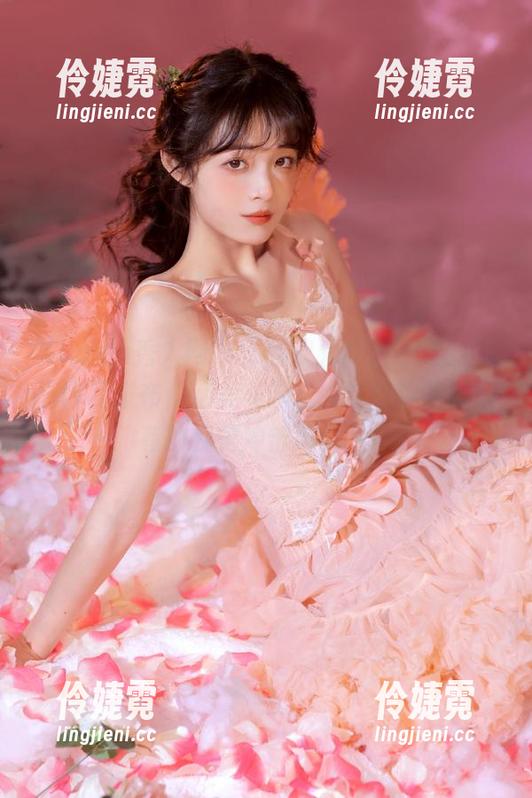 Xiuren秀人网 - “软软爱吃肉”最新写真作品发布，绝美美腿图片带给你前所未有的视觉冲击与体验。-伶婕霓