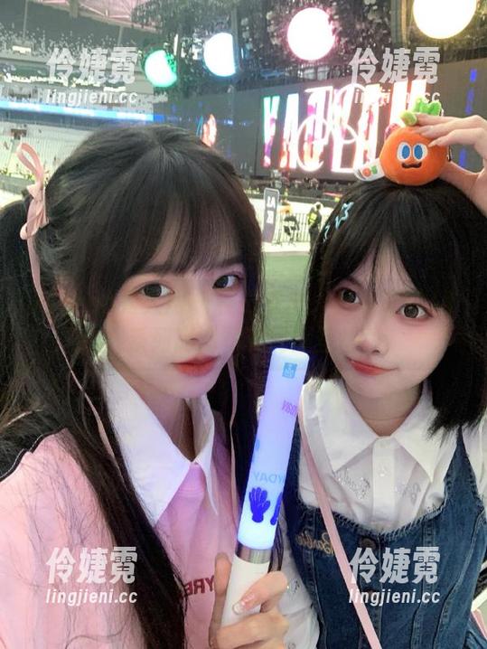 Xiuren秀人网 - 视觉盛宴：闫璐璐的JK系列高清写真闪耀登场-伶婕霓