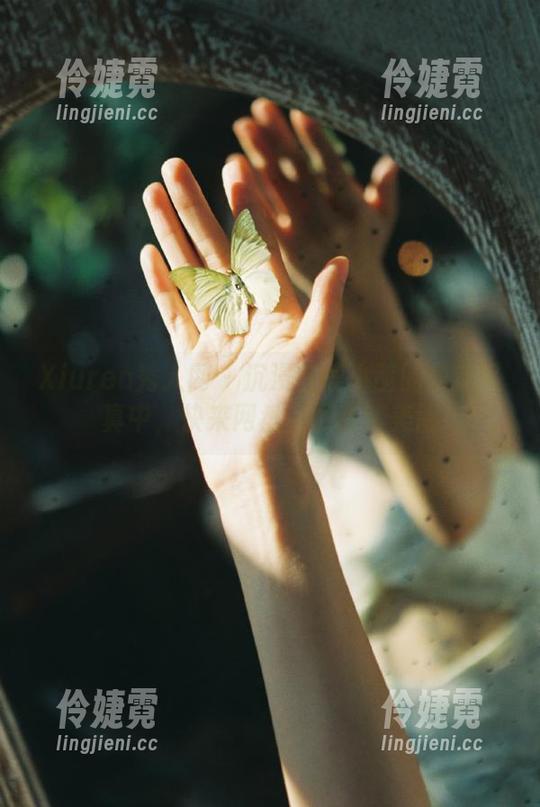 Xiuren秀人网 - 沉浸在鹿小茜的教室写真中，快来网盘获取高清美图-伶婕霓