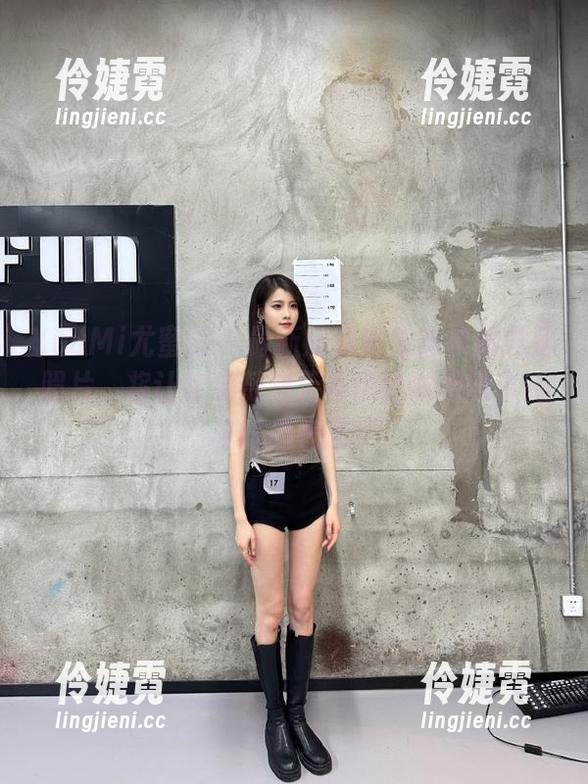 YouMi尤蜜荟 - 最新娜露带来的典雅礼裙照片，将让你感受到无与伦比的视觉享受与时尚气息！-伶婕霓