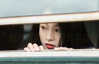 YouMi尤蜜荟 - 在色彩与光影中，“白露小猪”的红裙美图作品尽显独特风采