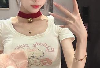 ZinieQ美腿系列：精选写真集带你走进她的优雅世界