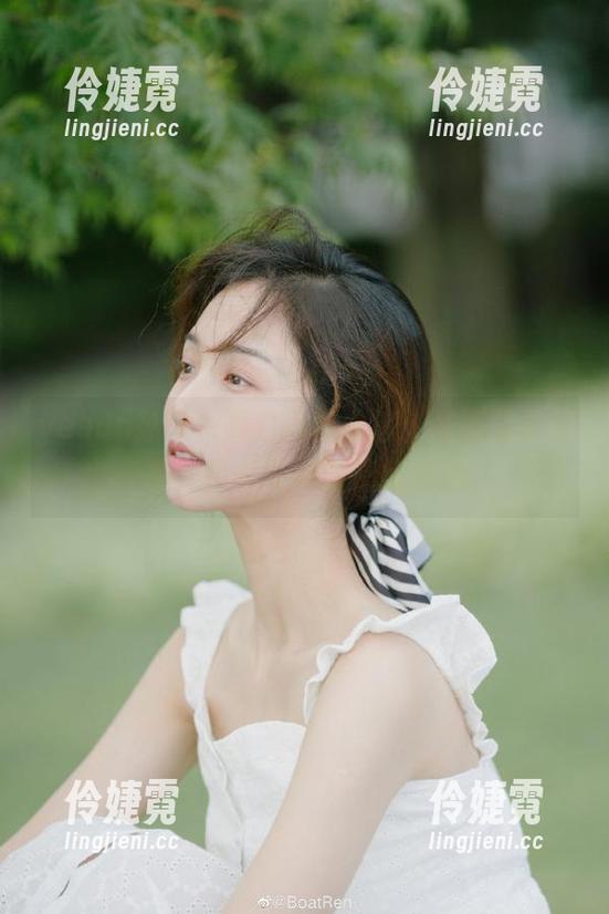 yeeun孙乐乐黑白摄影之旅：从原图到图集，品味无声的情感表达-伶婕霓