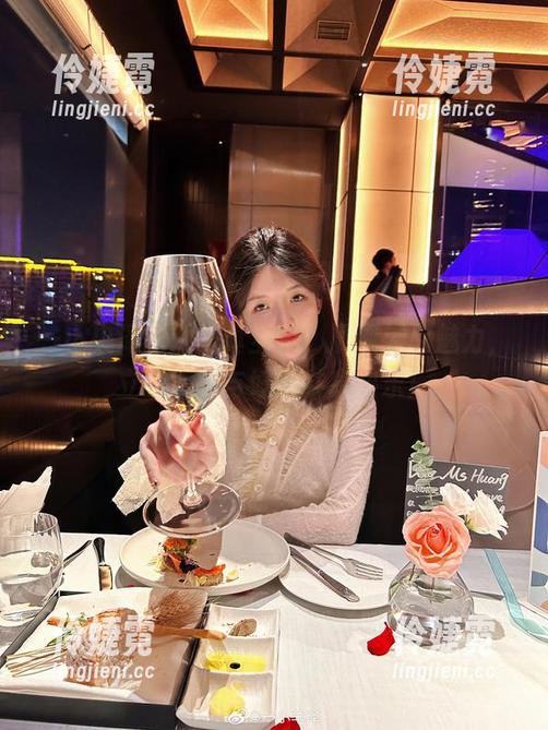 一小央泽泳池写真全集,展现无尽魅力,立即下载与好友共享快乐!-伶婕霓 一小央泽泳池写真全集,展现无尽魅力,立即下载与好友共享快乐!-伶婕霓