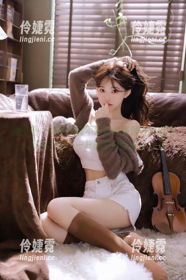 微密圈 - 免费欣赏不爱笑的赛琳内衣图册，展现出她不一样的时尚态度与气质-伶婕霓