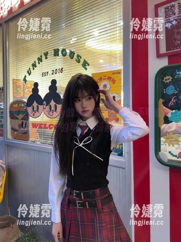 丽柜 - Amily的泳装盛宴：一个不可或缺的写真图册系列-伶婕霓