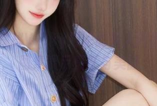 丽柜 - 探秘Vicky厨娘的私人厨房：福利图集展示烹饪与美丽