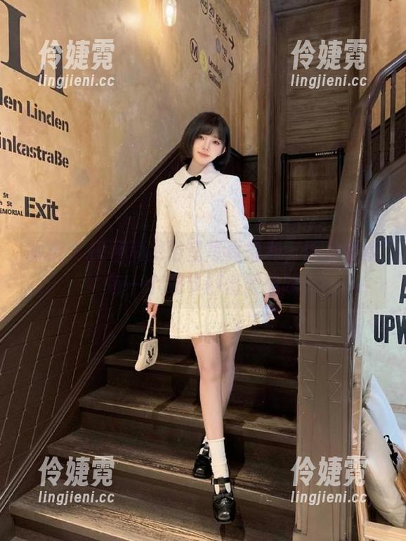 丽柜 - 探寻凌凌浴室写真福利，图片中的每一个细节都值得品味-伶婕霓