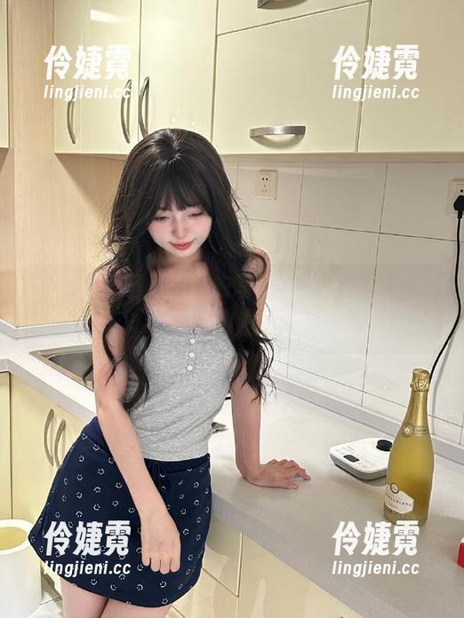 丽柜 - 子晴私拍睡衣写真，带你走进她的梦幻私人空间-伶婕霓