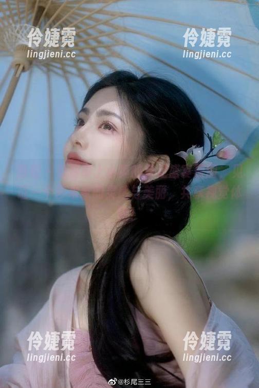 丽柜 - 免费奉上小爽的贵足盛宴原图，见证一个艺术家的灵感与美丽，共享视觉体验！-伶婕霓
