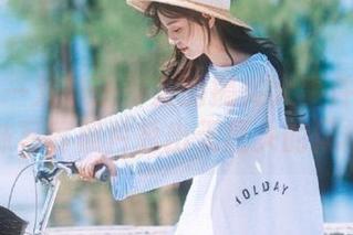 丽柜 - 一双袜子引发的搞笑大事件：左左棉袜写真照片秀出无厘头的风格！