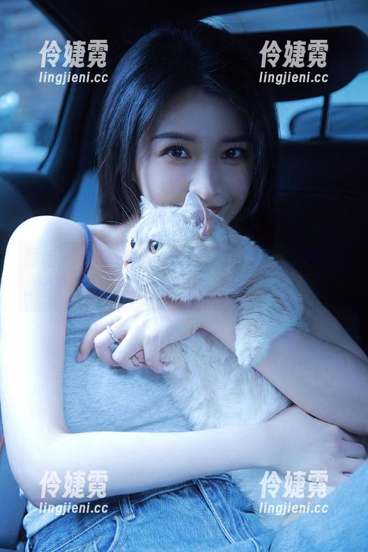 丽柜 - 分享文欣独特的修女作品，捕捉瞬间的灵动与美丽-伶婕霓
