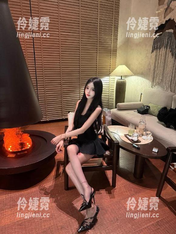 丽柜 - 最新发布！桃子连体衣写真集展现无与伦比的时尚风格-伶婕霓