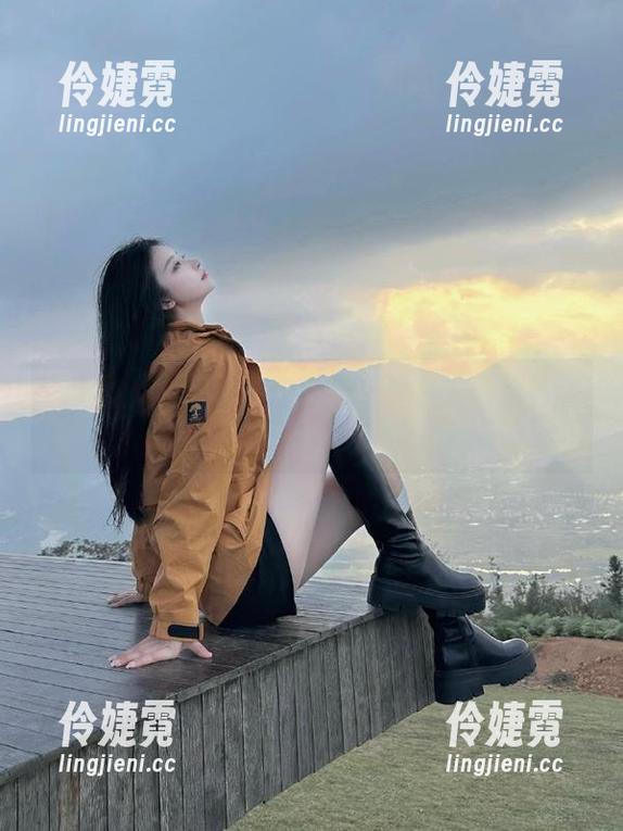 丽柜 - 悲伤中的美丽：然然倾情呈现的伤情慰籍照片集-伶婕霓