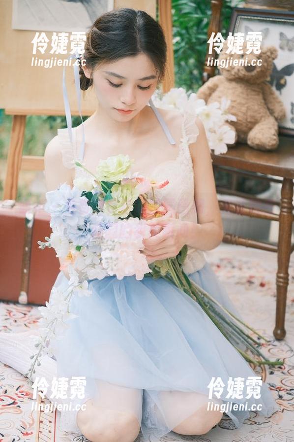 丽柜 - 免费欣赏甜甜校园图册，见证她在校园的甜美瞬间！-伶婕霓