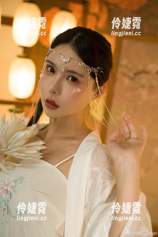 免费下载，绝对不亏！亚马逊鲶鱼的礼服写真带你玩转时尚圈-伶婕霓