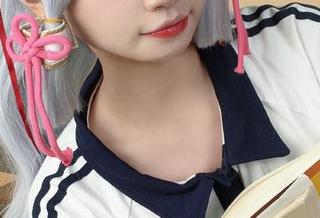 在毛衣的柔软中发现无限可能：“伊喵_Master”的精彩cos作品回顾