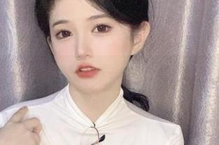 倦倦喵的白色写真图集：轻盈气质与优雅的完美结合