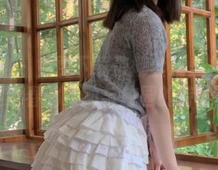 克拉女神 - 免费下载依娜丝精美校园写真，捕捉青春的灵动与校园的诗意生活！