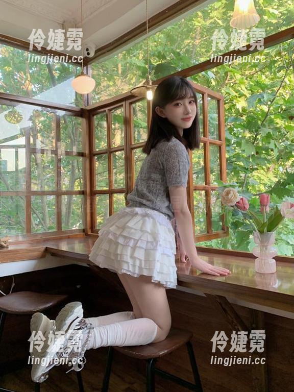 克拉女神 - 免费下载依娜丝精美校园写真，捕捉青春的灵动与校园的诗意生活！-伶婕霓