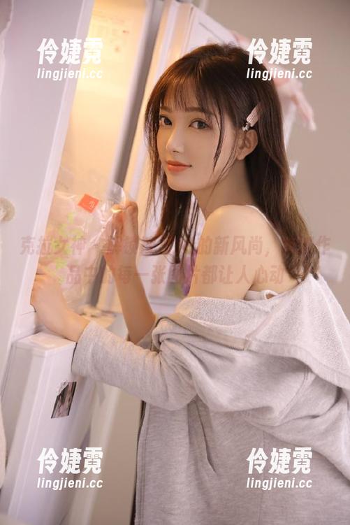 克拉女神 - 解锁凌雪JK的新风尚，细腻作品中的每一张图片都让人心动-伶婕霓