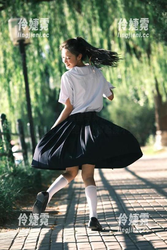 克拉女神 - 姜璐丝袜写真新作：美图背后的搞笑故事，绝对让你忍俊不禁！-伶婕霓