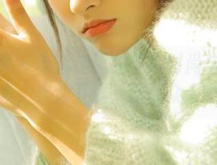 克拉女神 - 不容错过的芊芊时尚与性感写真合集，火速下载，赢取众人瞩目！