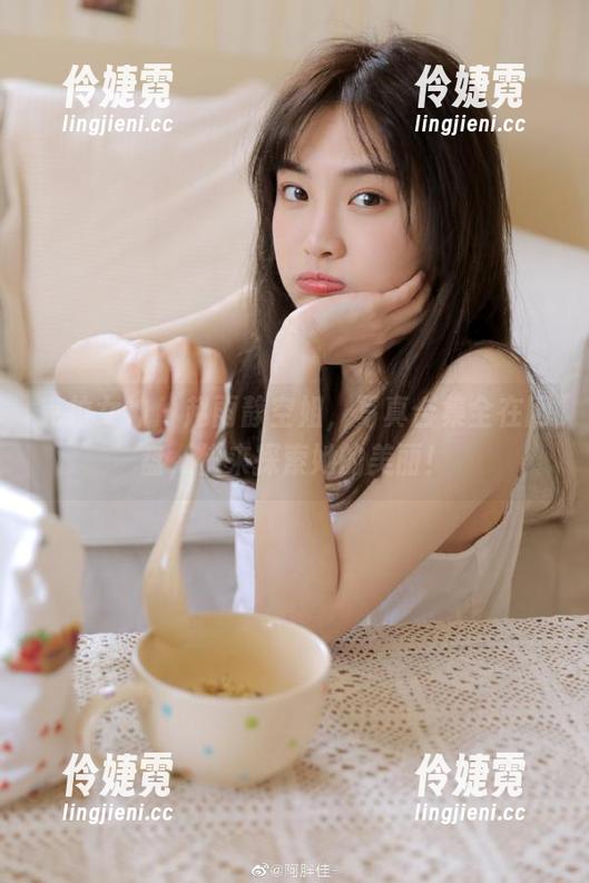 克拉女神 - 赵雨静空姐，写真合集全在网盘，快来探索她的美丽！-伶婕霓