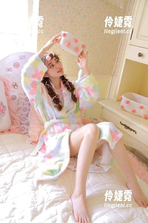 兔玩映画 - 观看面饼仙儿的日常氛围：精彩图包展示她的创作与灵感世界！-伶婕霓