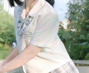 兔玩映画独家图片：沙耶与爱宕兔女郎的搞笑瞬间原图，带给你视觉与笑料的双重享受！