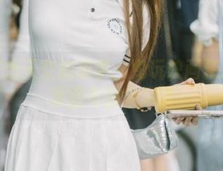 深入灰色天空的故事：兔玩映画精彩写真原图与图集解读