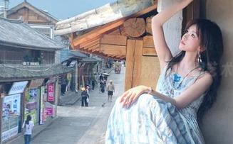 邂逅兔玩映画：白丝与细腿的写真原图艺术之旅