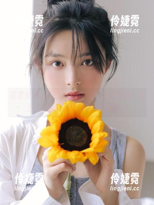 初夏女神 - 双双小仙女的图库大揭秘，马上下载王教主同款可爱写真吧！-伶婕霓