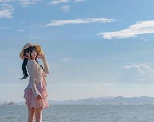 畅游在“咬一口兔娘”的吊带风情中，这组图集等你来下载，重温唯美记忆！