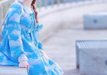 啾小妍无圣光红裙魅力写真，图片展现出迷人风格与姿态